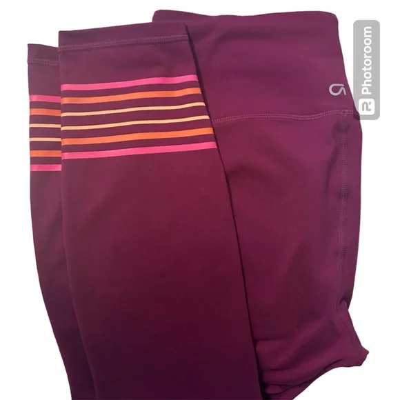 Red Gap Fit sports bra (M) and leggings (S) set - Picture 4 of 4